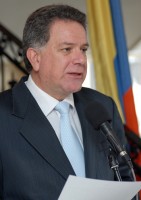 LUIS CARLOS RESTREPO NO VA MÁS EN LA PRESIDENCIA DEL PARTIDO DE LA “U”.